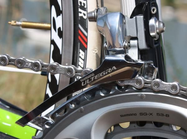 A wider link design borrowed from Dura-Ace cuts down on pivot slop but Ultegra will continue on with a heavier - but longer lasting - steel cage.