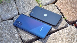Samsung Galaxy A51 vs. iPhone SE