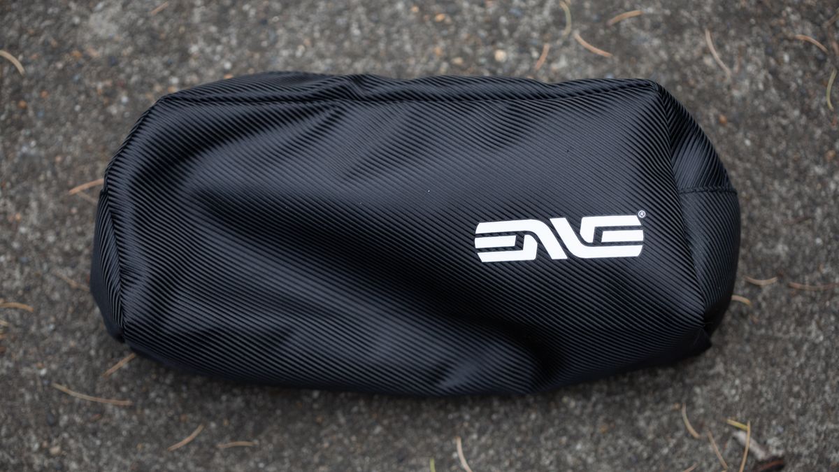 Enve SES 4.5 Wheelset detail of included bag with accessories