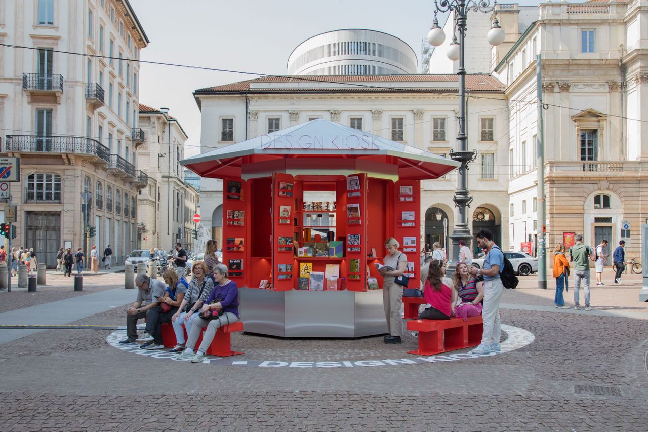 Salone del Mobile 2024: Kiosk in town