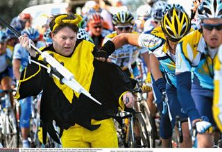 Lance Armstrong isn't impressed with one fan at the Tour of California in 2009
