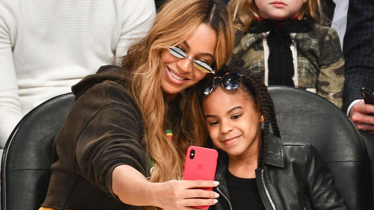 Beyoncé Goes Shopping at Target with Blue Ivy - Beyonce and Blue Ivy ...