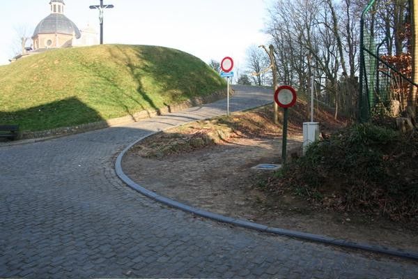 The Hellingen of the Ronde Van Vlaanderen 2008 (Shown here is the Muur - Kapelmuur, number 16 of 17 climbs that will be faced in Sunday's race.)