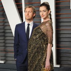 Pregnant Anne Hathaway with husband