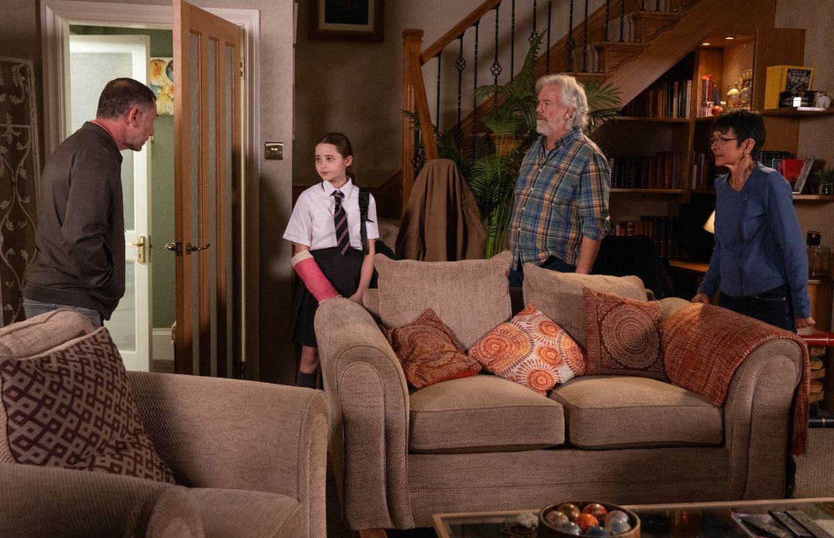 Coronation Street spoilers: Cassie Plummer FANCIES Kevin! | What to Watch