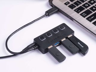 Sabrent 4-Port USB hub Lifestyle