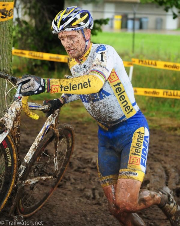 Bart Wellens (Telenet Fidea Cycling) chasing Jon Page