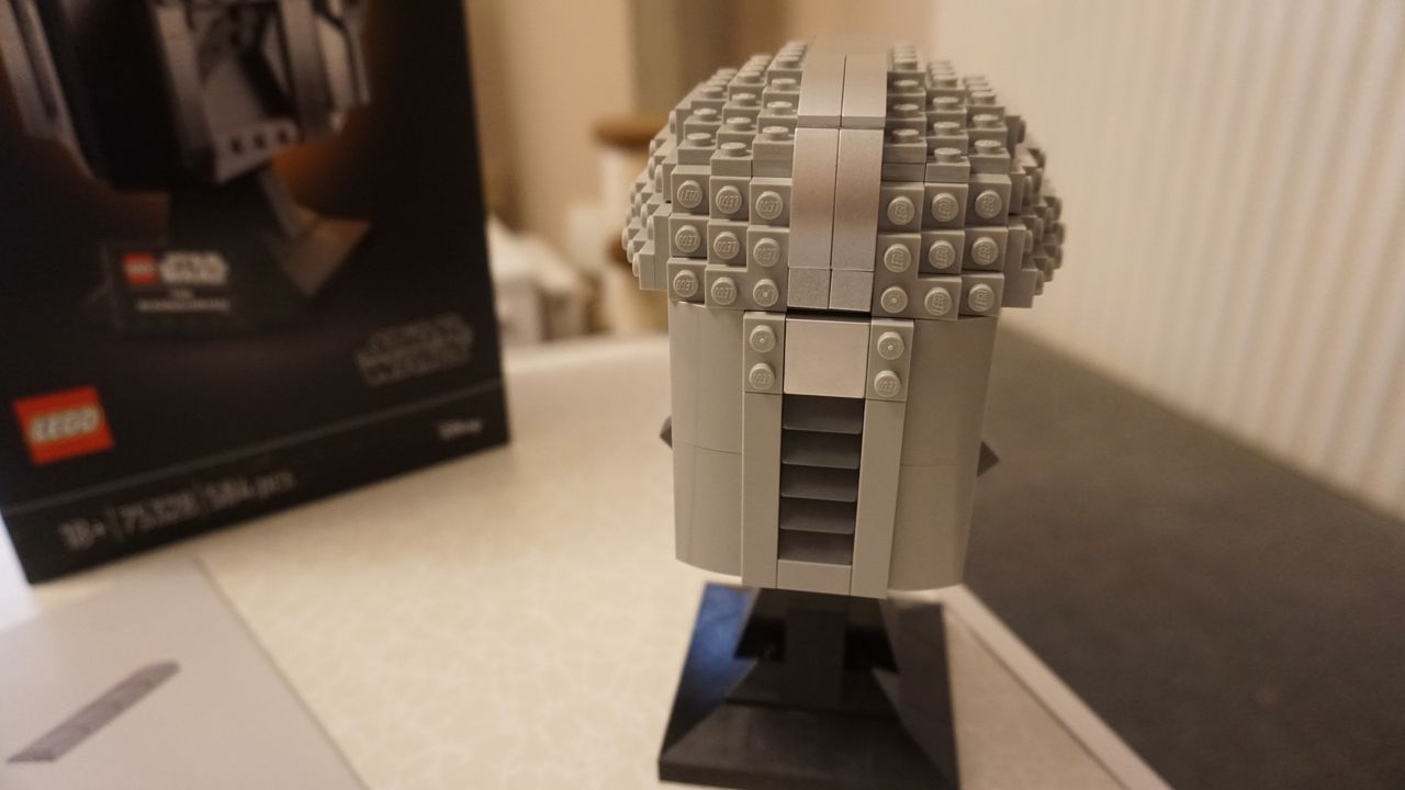 Lego Star Wars The Mandalorian Helmet 75328_Build in progress 4
