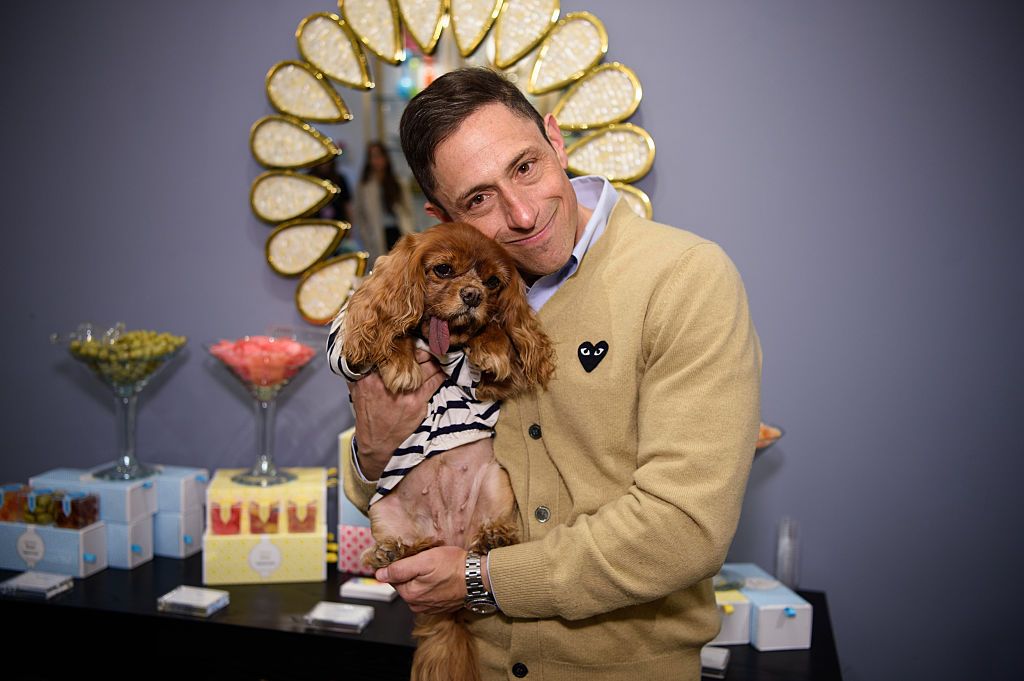 เคล็ดลับการให้ของขวัญของ Jonathan Adler จะปรับปรุงวิธีการให้ของขวัญในคริสต์มาสนี้ให้ดีขึ้น