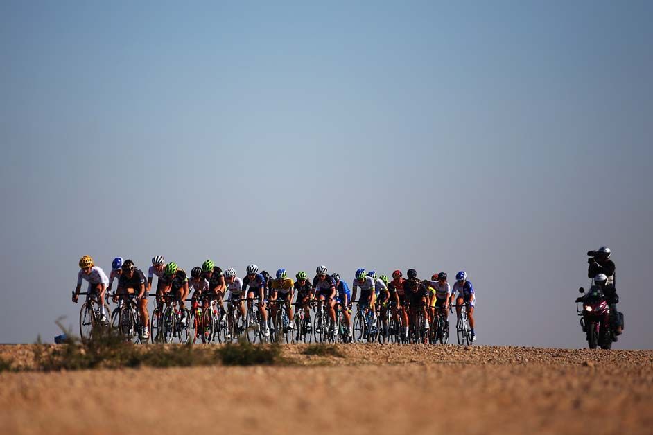The peloton rides through the desert