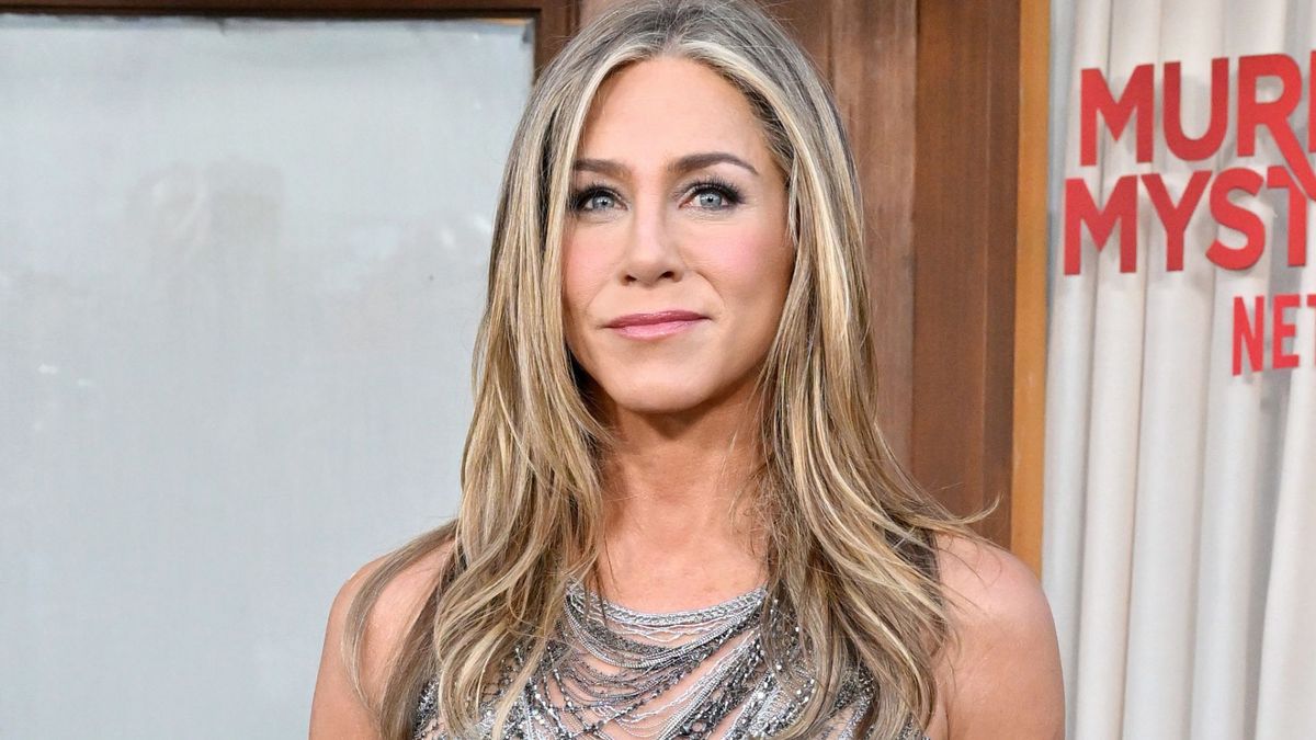 Jennifer Aniston wears naked dress to the Murder Mystery 2 premiere ...