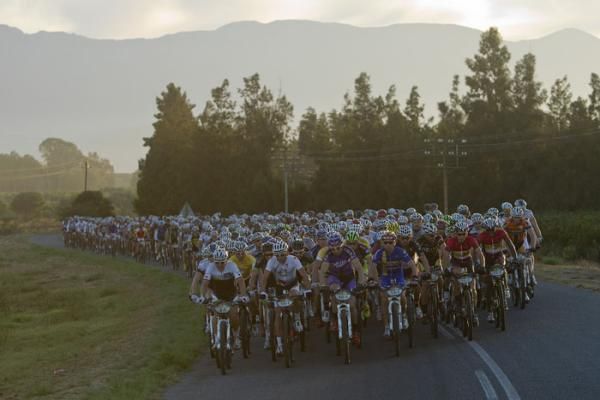 The Riders head out of Robertson during stage 3