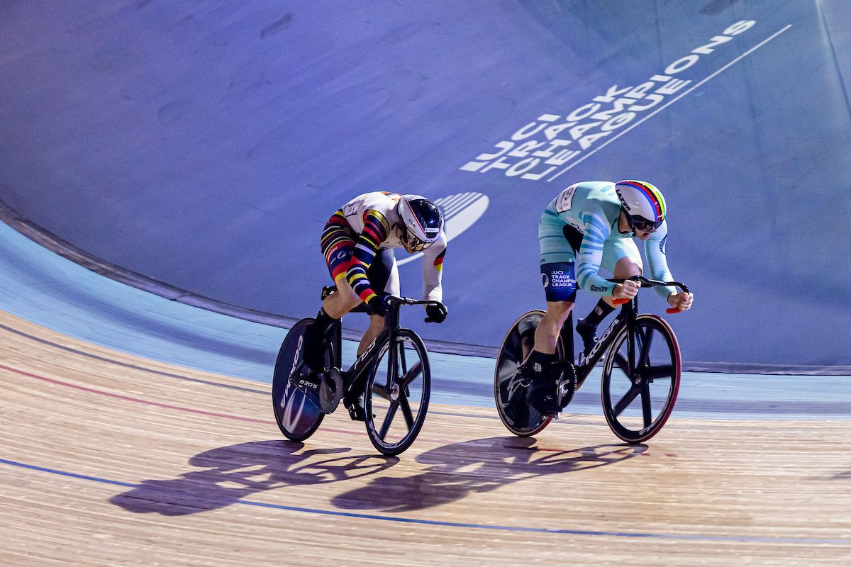 Picture by Alex Whitehead/SWpix.com - 04/12/2021 - Cycling - UCI Track Champions League Round 4 - London / Lee Valley VeloPark, London, England - Germany's Stefan Botticher (l) attempts to chase down the Netherlands's Harrie Lavreysen in the men's sprint final.