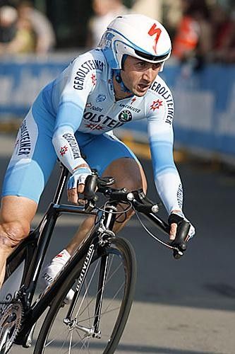 Davide Rebellin (Gerolsteiner) guides it home
