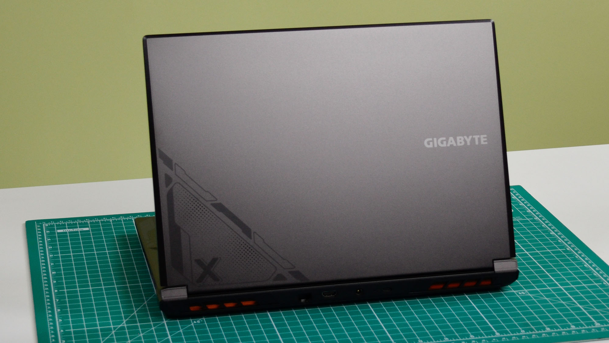 A Gigabyte Aorus G6X 9KG on a desk