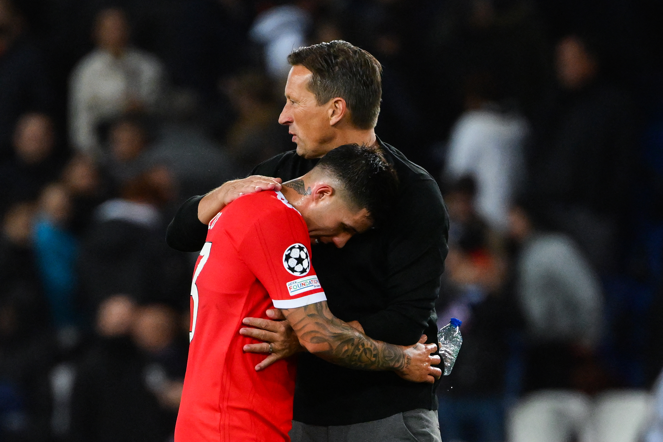 Roger Schmidt consoles Enzo Fernandez after Benfica&#039;s Champions League game with Paris Saint-Germain