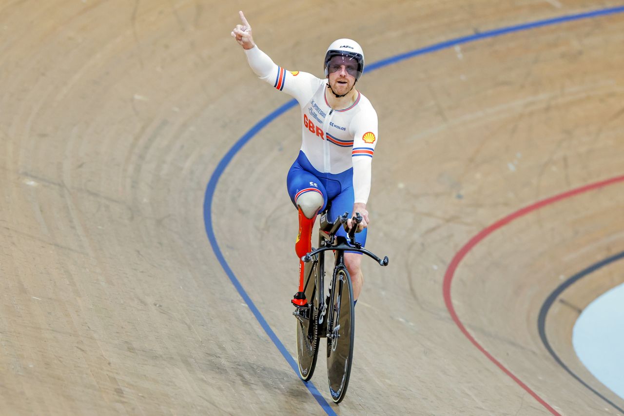 Jody Cundy in team GB cycling kit 