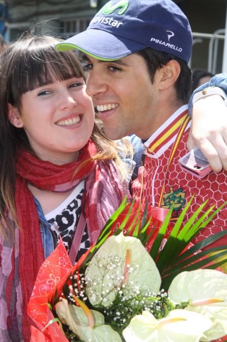 Newly crowned Spanish time trial champion Jonathan Castroviejo (Movistar) with a fan