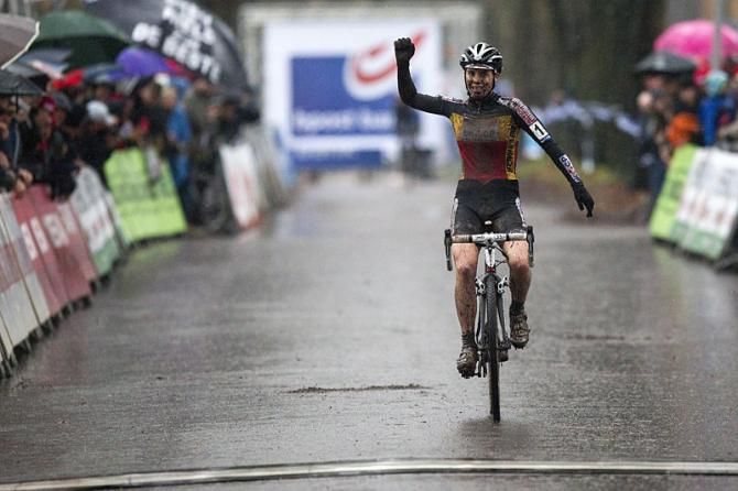 Sanne Cant takes the win