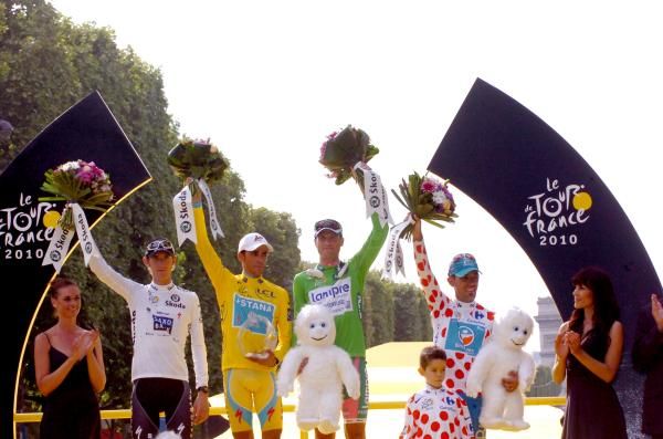 Andy Schleck (Saxo Bank), Alberto Contador (Astana), Alessandro Petacchi (Lampre) and Anthony Charteau (Bbox) on the podium in Paris