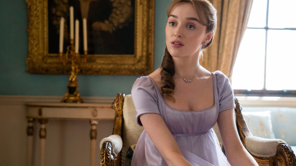 Phoebe Dynevor as Daphne in Bridgerton