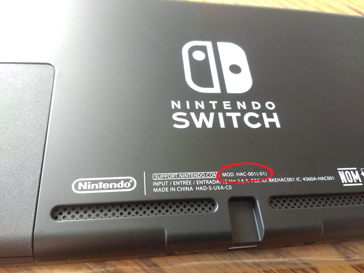Проверить nintendo switch. Нинтендо свитч 2. Nintendo Switch 1 и 2 ревизия. Нинтендо свитч 2 ревизия. Нинтендо свитч серийник xkj700.