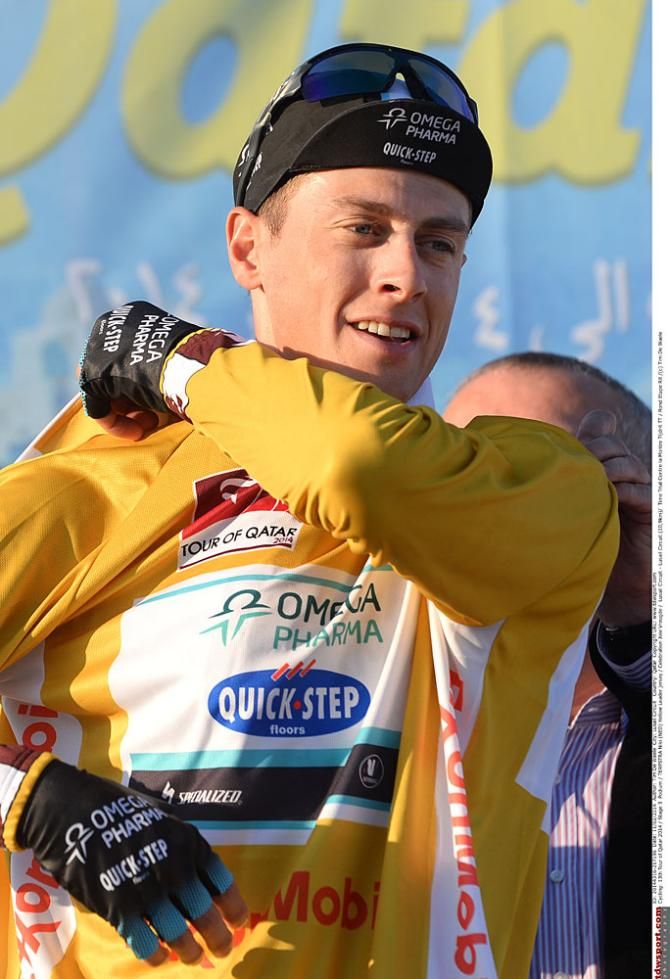 Niki Terpstra puts on the yellow jersey