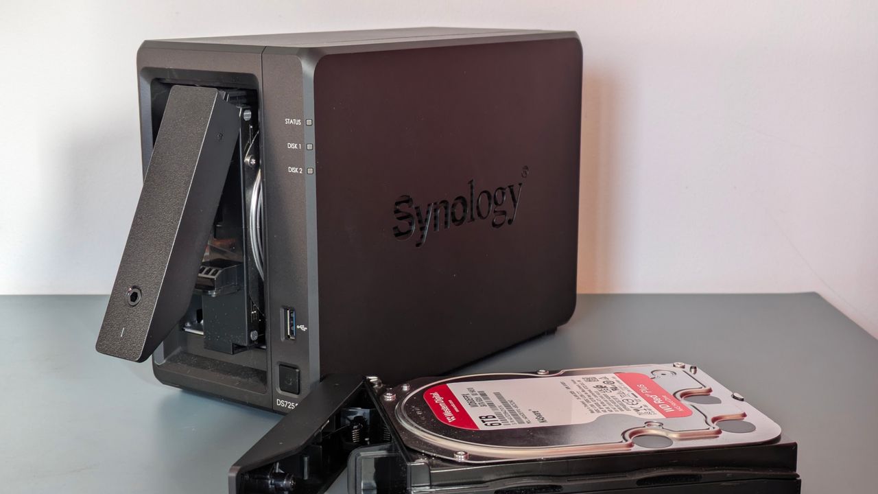 The Synology DiskStation DS725+ on the ITPro background