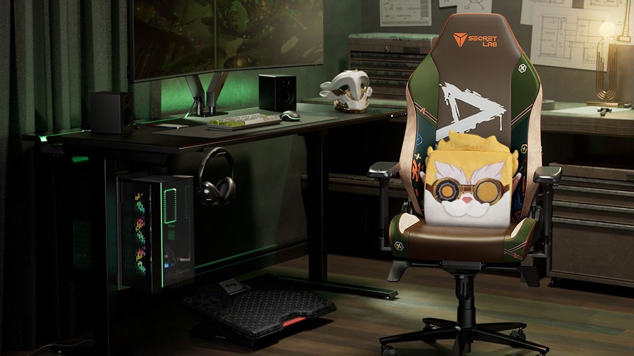 A Secretlab TITAN Evo chair with the SKINS Lite design for Ekko from Arkane installed in a brown and green room.