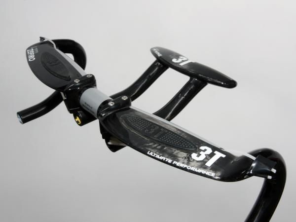 3T's novel Zefiro integrated aero bar is aimed at short-course triathletes or amateur riders simply looking to improve their century or sportive times.