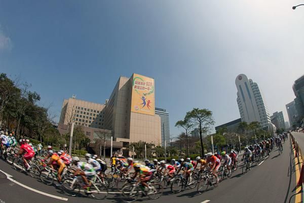 The Tour de Taiwan peloton during stage one in Taipei City.