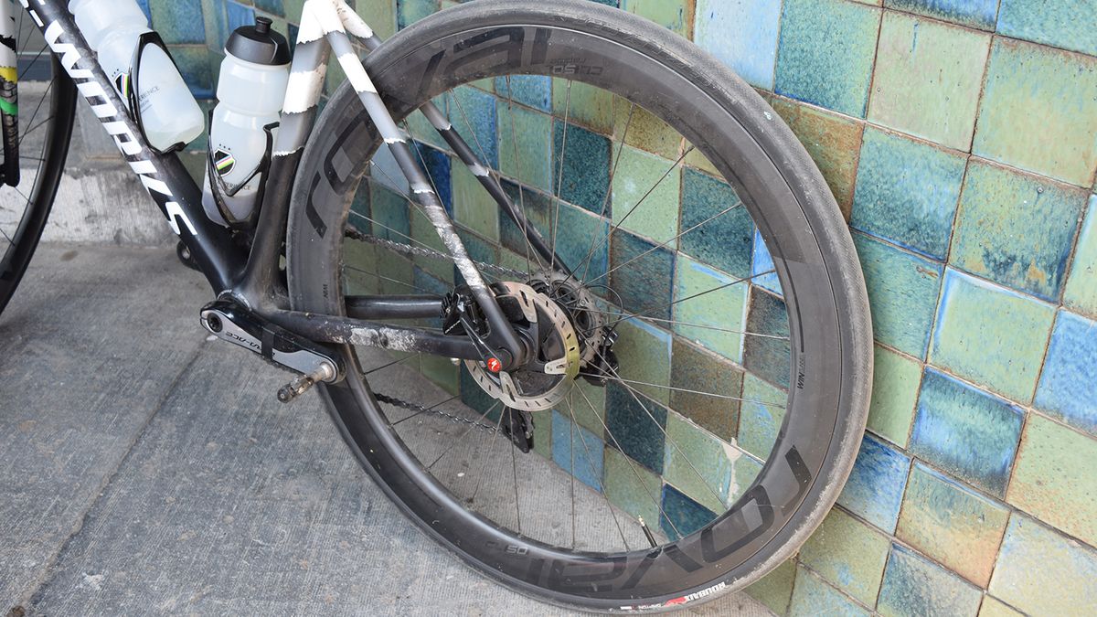 The Tarmac runs Roval CL50 wheels and disc brakes