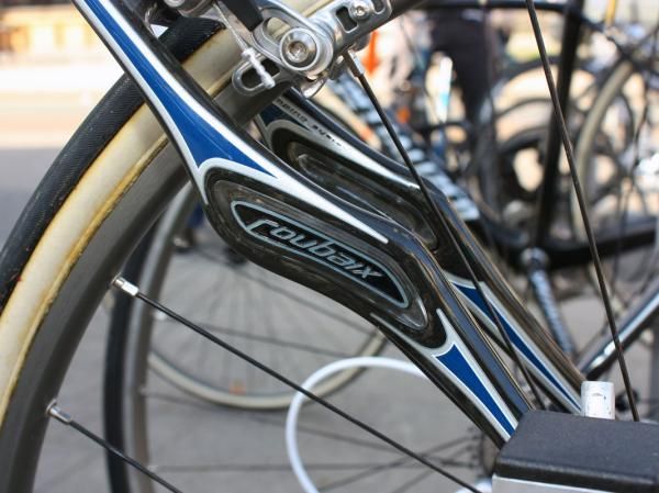 As compared to the current Specialized Roubaix SL2, the Zertz elastomeric inserts on the Project Black are absolutely huge.