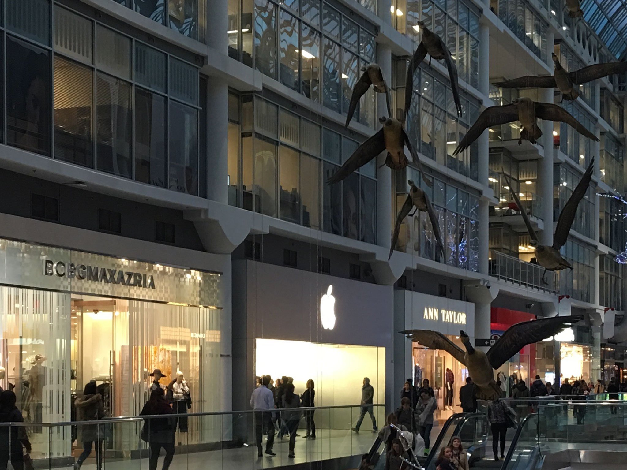 New Toronto Eaton Centre Apple Store will open December 14