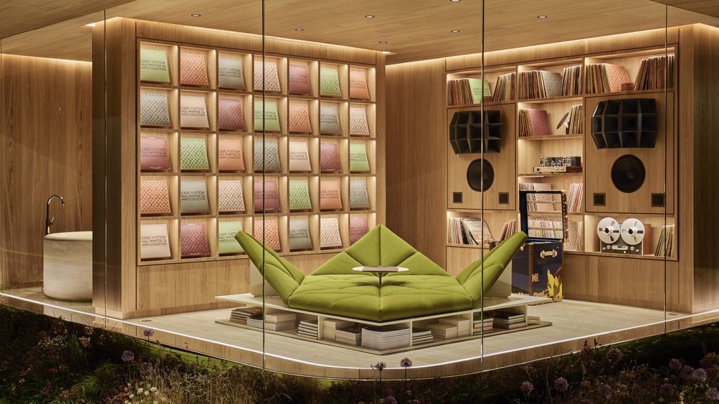 Immersive sound room