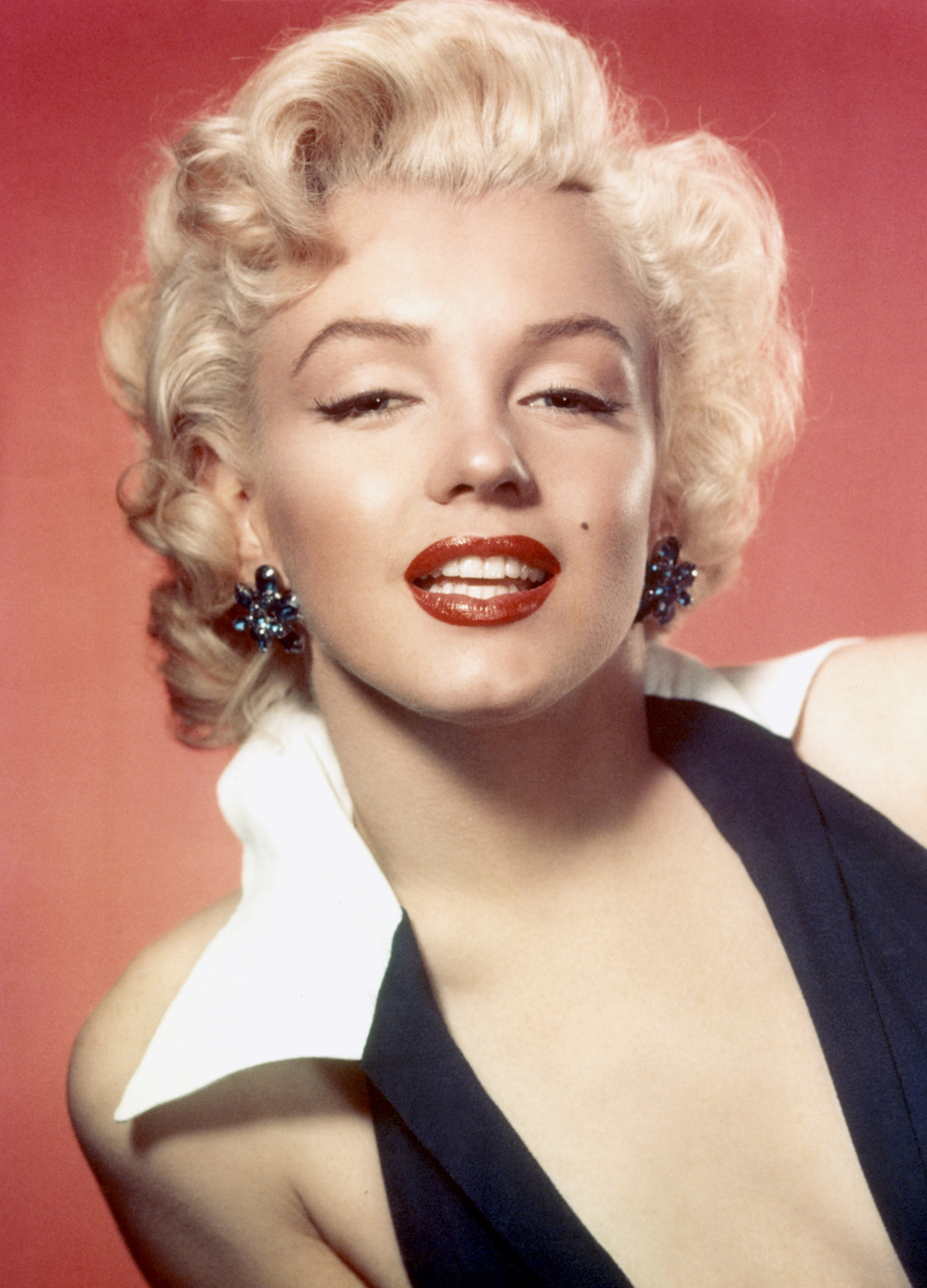 Marilyn Monroe poses for a portrait in circa 1953