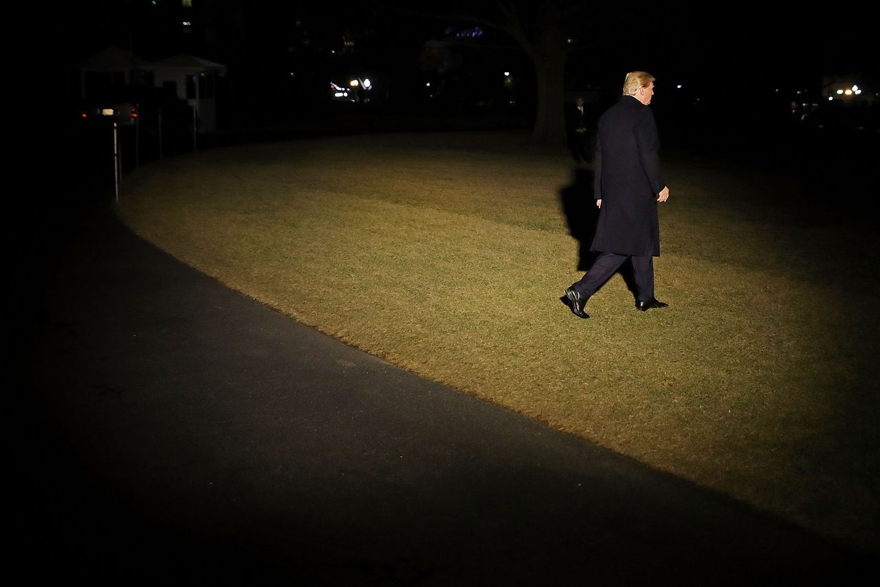 Trump leaves the White House at night