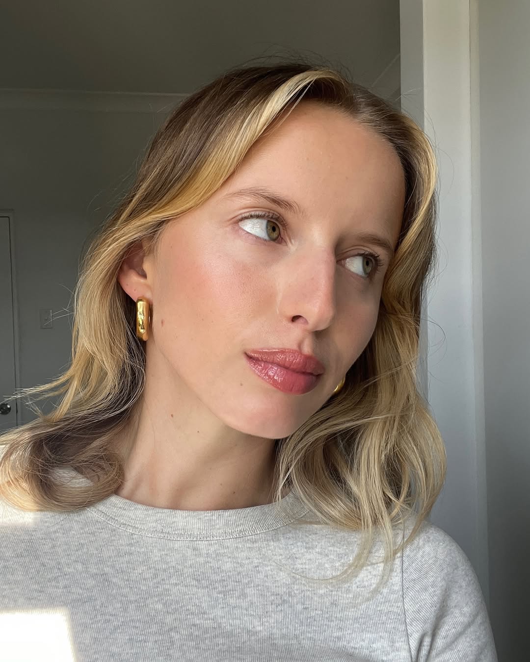 Hannah Juneva with dewy skin, flushed cheeks, and berry-toned lips