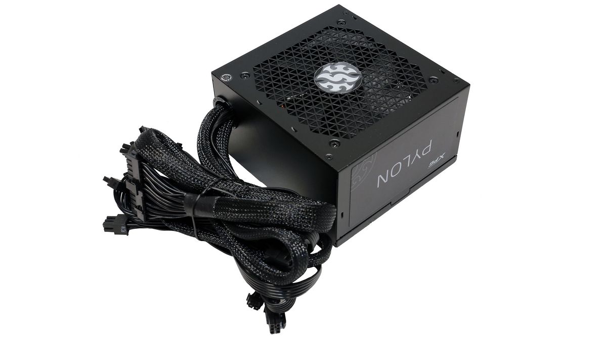 XPG Pylon 550W