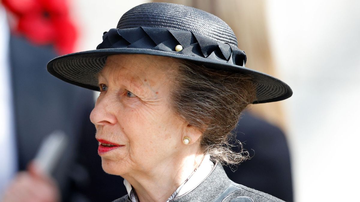 The symbolic reason Princess Anne always wears sapphires and pearls ...