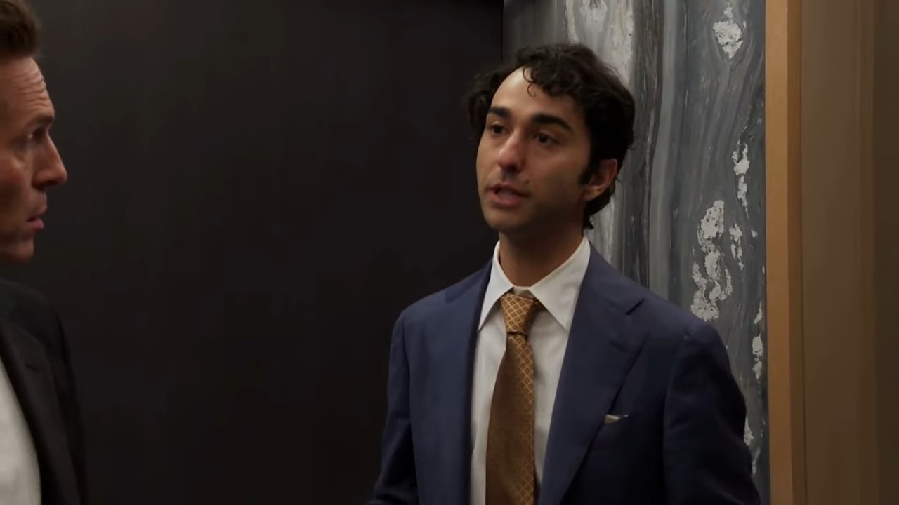 Alex Wolff talking to the Gang in It's Always Sunny in Philadelphia.