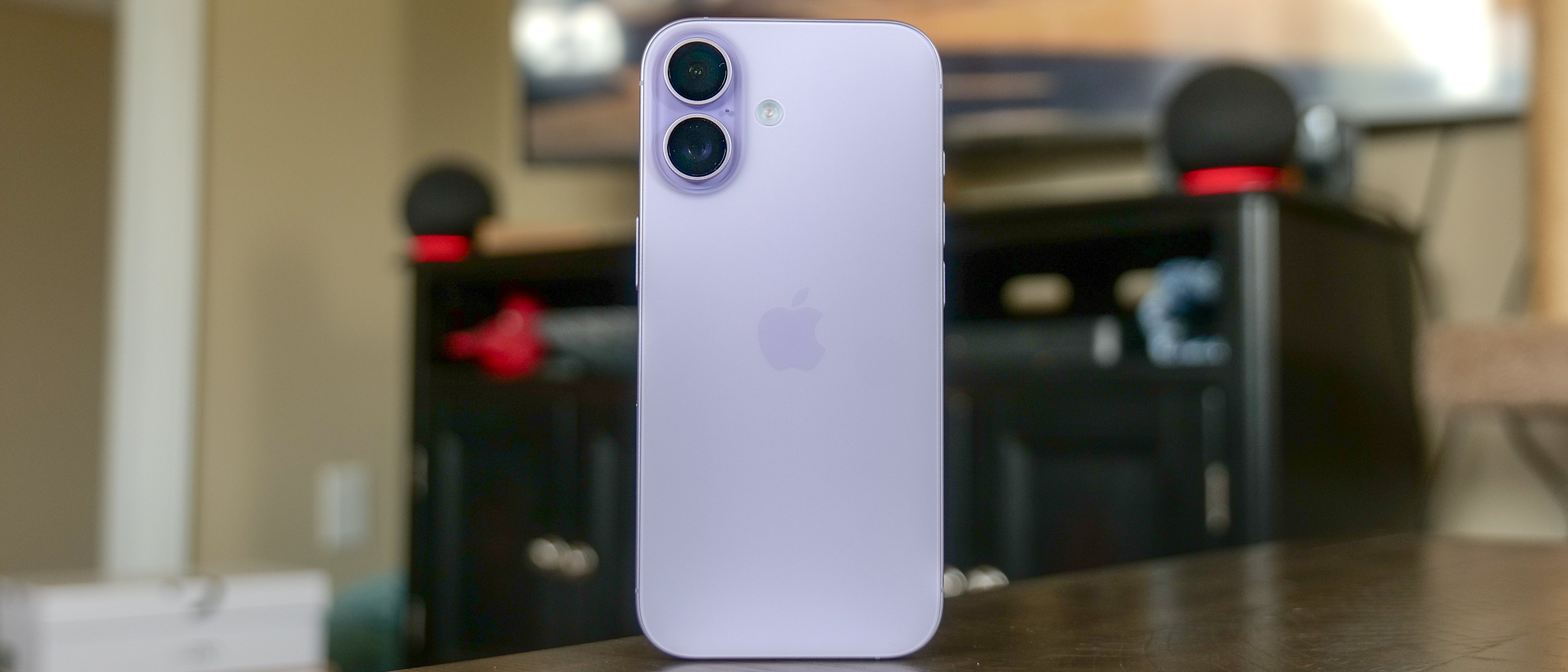 Apple iPhone 17 review.