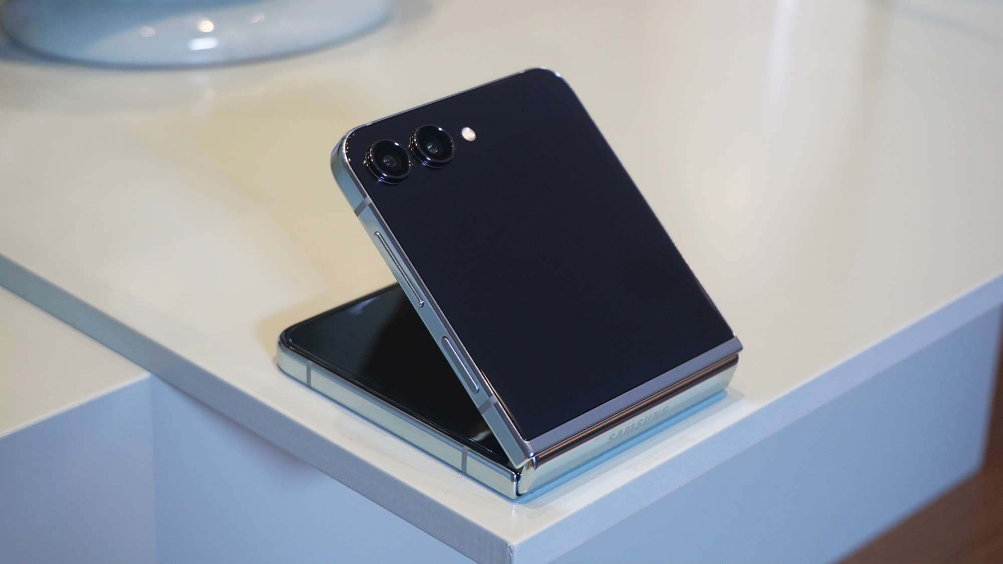 Hands-On with the Galaxy Z Fold 5 and Flip 5: Cameras Still Aren't the  Focus