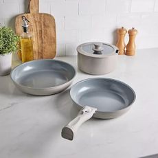 Lakeland pan set 