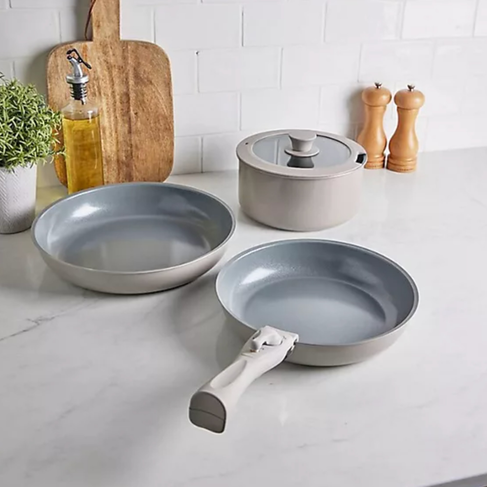 Lakeland pan set
