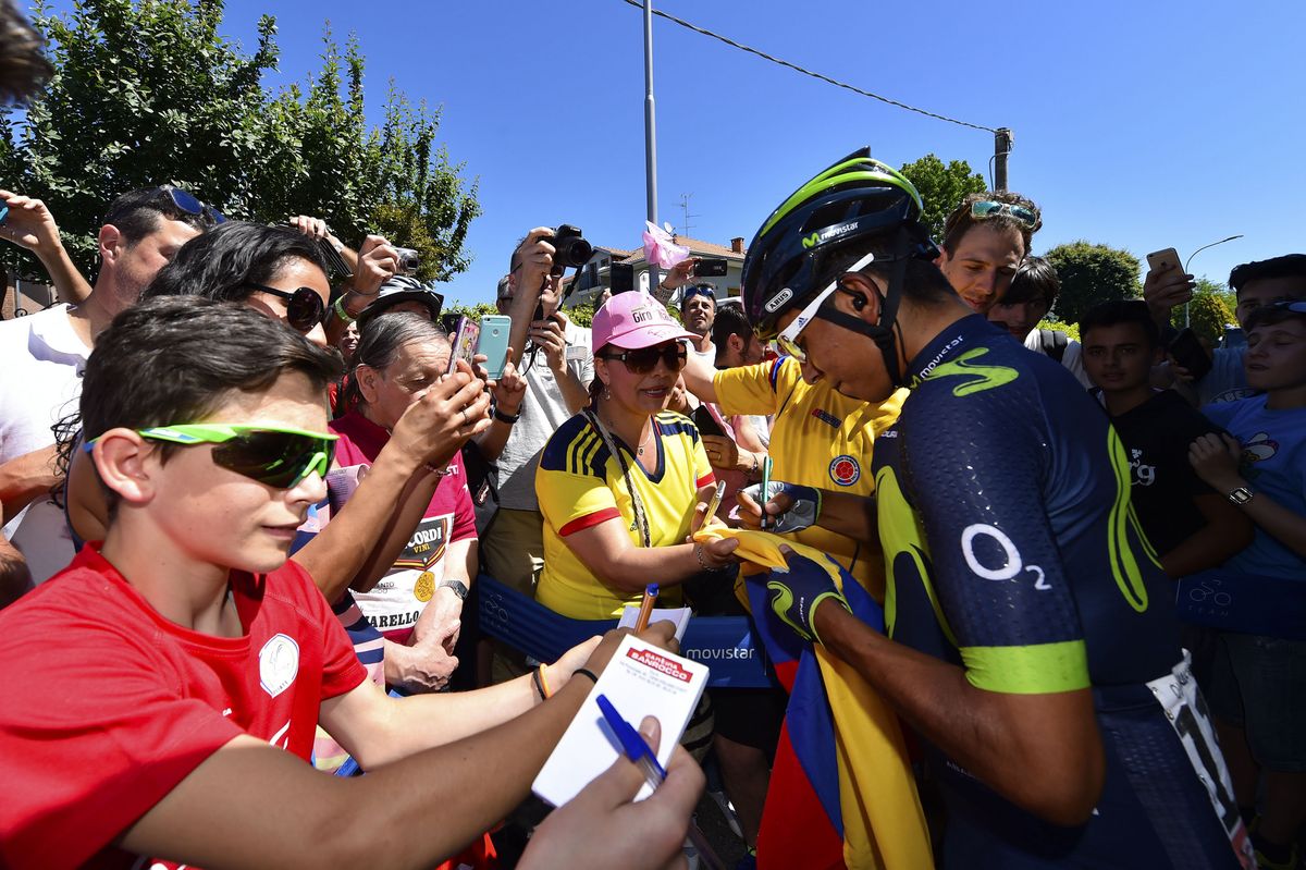 Colombian fans swarm Nairo Quintana
