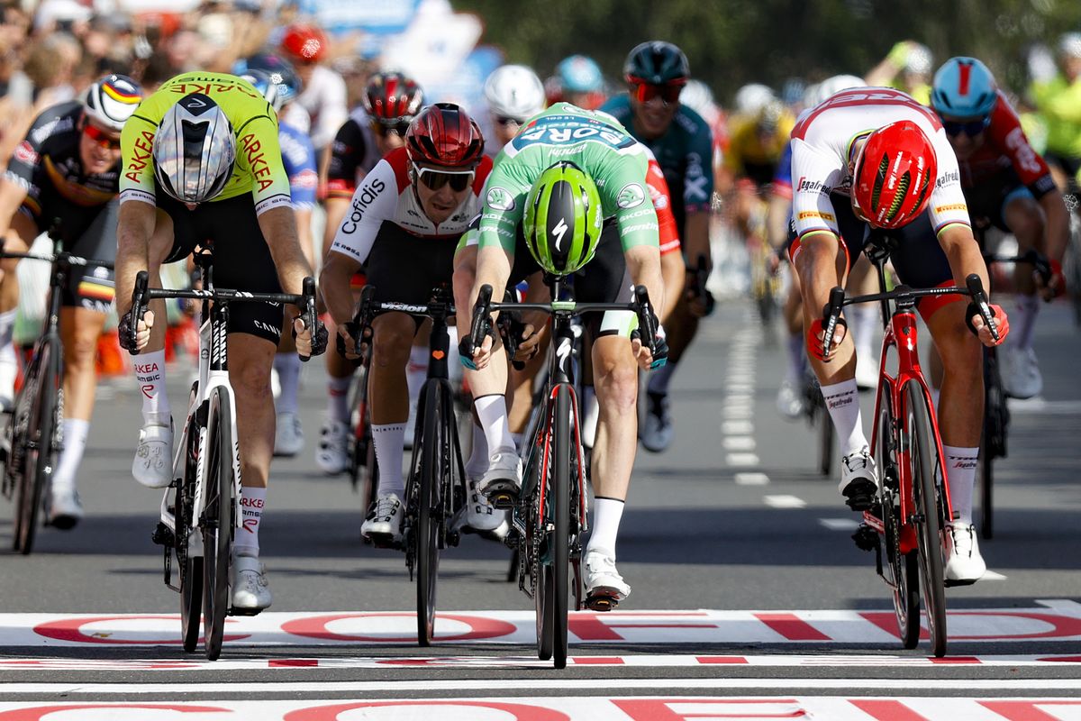 Vuelta Espana 2022 - 77th edition - 3rd stage - Breda - Breda 193,2 km 21/08/2022 - Sam Bennett (IRL - Bora - Hansgrohe) - Mads Pedersen (DEN - Trek - Segafredo) - Daniel Mclay (GBR - Team Arkea Samsic) - photo Luis Angel Gomez/SprintCyclingAgency&Acirc;&copy;2022