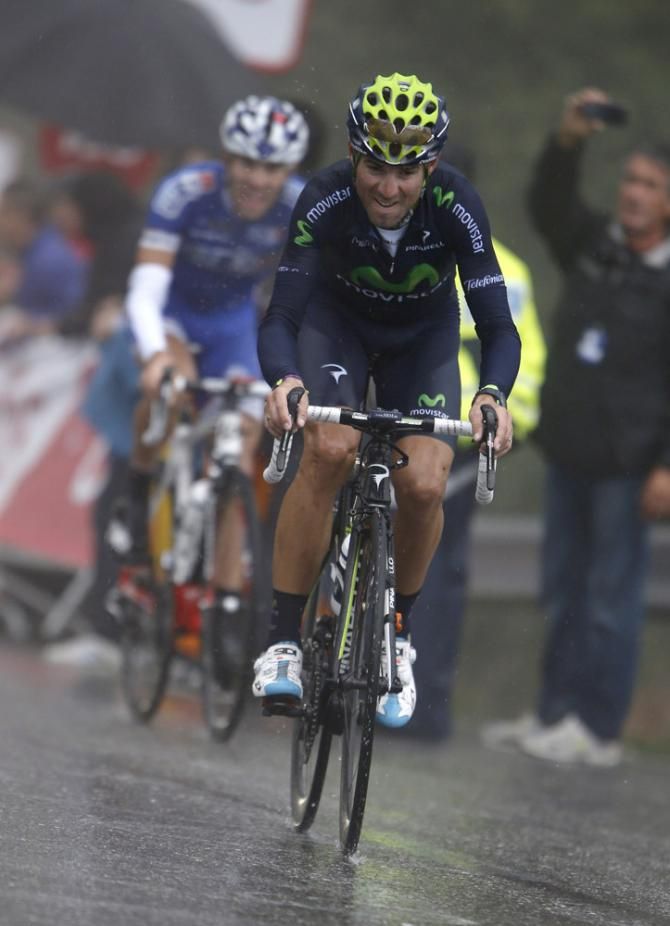 Alejandro Valverde (Movistar) nearly succumbed to the cold during stage 14 but recovered to remain in 3rd overall on general classification