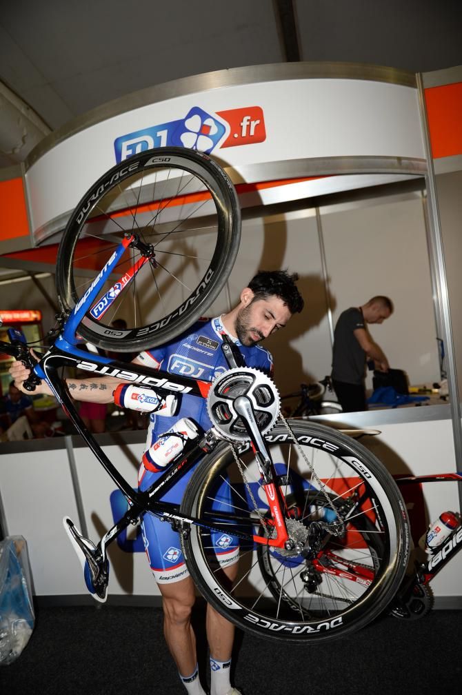 Geoffrey Soupe gives his bike a once over