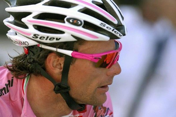 Danilo Di Luca on his way to sign in for stage 11.